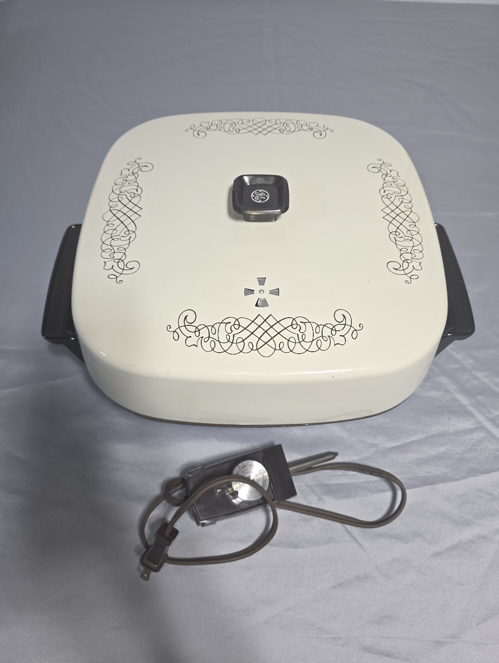 vintage General Electric electric skillet With Cover Lid